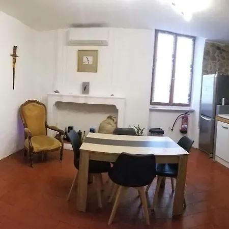 : Au Coeur Du Village *